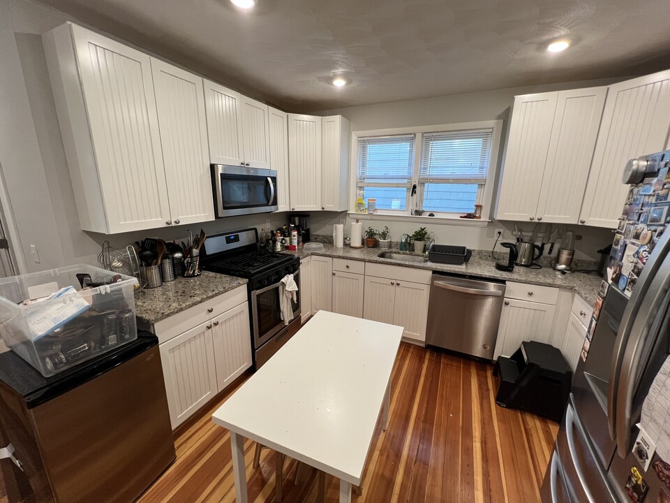 305 Highland Ave, Unit 1 in Somerville, MA - Building Photo