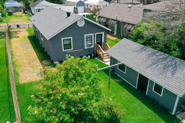 824 West Dr in Westwego, LA - Building Photo - Building Photo