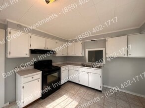 694 Higgins Ave in Paris, KY - Building Photo - Building Photo