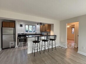 10403 Montrose Ave in Bethesda, MD - Building Photo - Building Photo