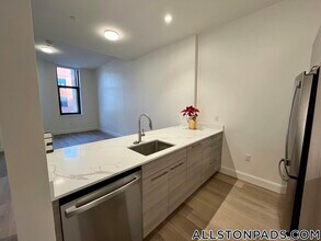 1079 Commonwealth Ave in Boston, MA - Foto de edificio - Building Photo