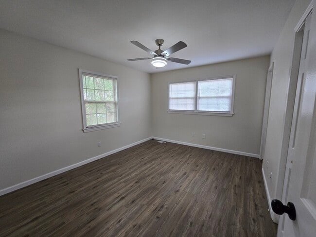 384 Deputy Ln in Newport News, VA - Foto de edificio - Building Photo