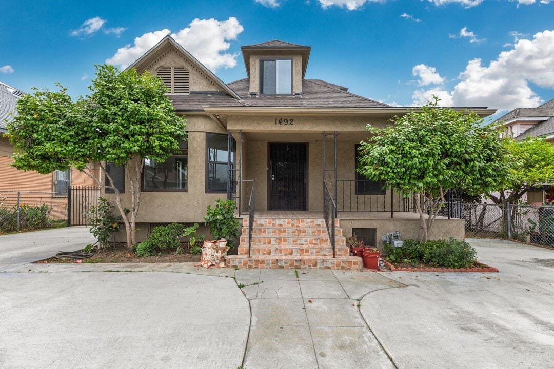 1492 W 28th St in Los Angeles, CA - Building Photo