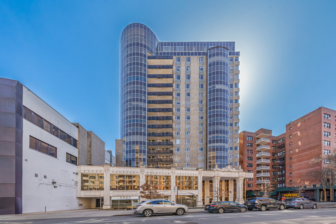 Victoria Tower in Flushing, NY - Building Photo