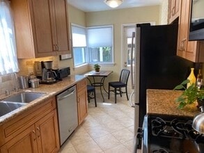 5407 Woodman Ave in Sherman Oaks, CA - Building Photo - Building Photo