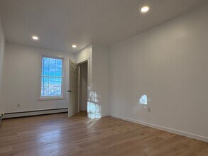 24 Willis St in Bristol, CT - Building Photo - Building Photo