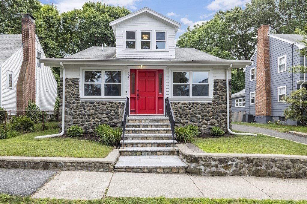 107 Ronald Rd in Arlington, MA - Building Photo