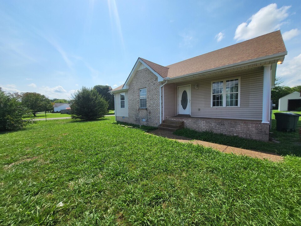 110 Kenwood Dr in Portland, TN - Building Photo