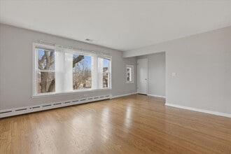 3018 N Whipple St in Chicago, IL - Foto de edificio - Building Photo