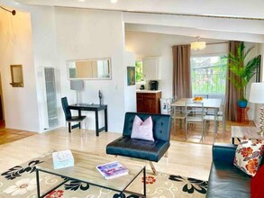 1153 N Ogden Dr, Unit Ogden Duplex Upstairs in West Hollywood, CA - Building Photo - Building Photo