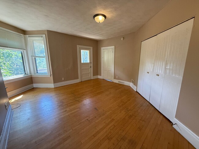 property at 719 Edmund Ave W