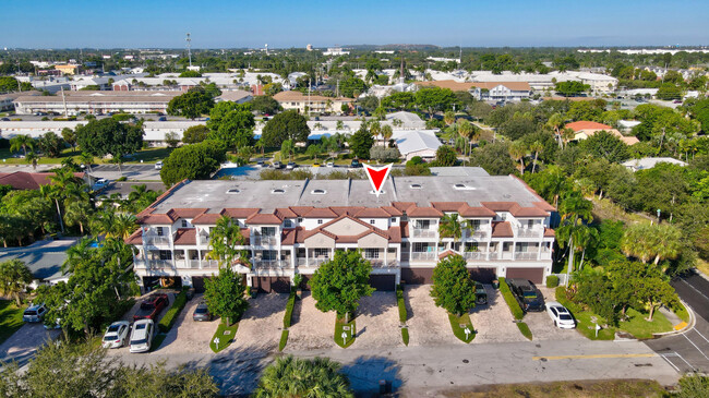 3869 NE 22nd Way in Lighthouse Point, FL - Foto de edificio - Building Photo