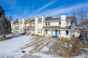 81 Woodhill Crt SW in Calgary, AB - Building Photo