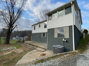 104 Hunter Pl NW in Lenoir, NC - Building Photo - Building Photo