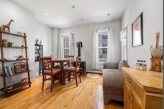 866 E 5th St in Boston, MA - Building Photo - Building Photo