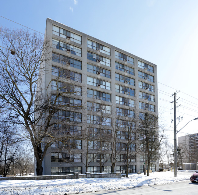 Silver Brook Condominiums in Guelph, ON - Building Photo - Building Photo