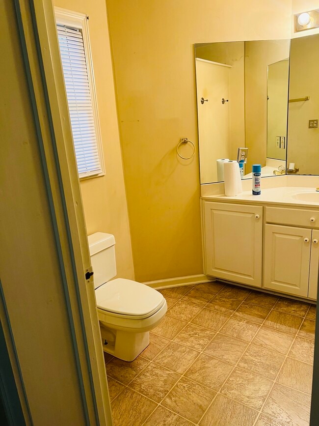 1040 Roundknob Ave in Salisbury, NC - Foto de edificio - Building Photo