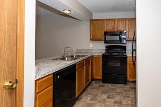 Millstone Lakes Apartments in Columbus, OH - Building Photo - Building Photo