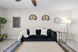 7441 Alameda Ave in El Paso, TX - Building Photo - Building Photo