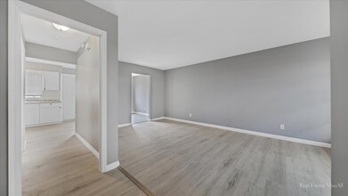 Apple Orchard Townhomes in Rockford, IL - Building Photo - Building Photo