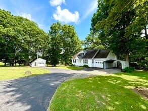 1405 Webb Ridge Rd in Russell Springs, KY - Building Photo - Building Photo