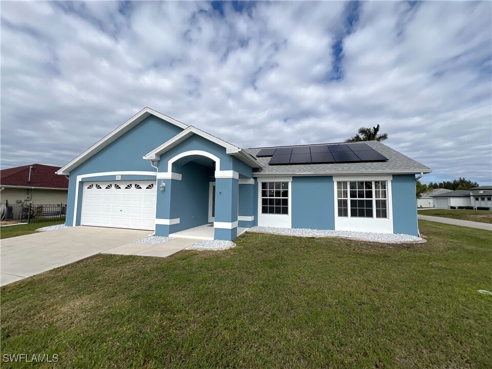 501 SW 27th St in Cape Coral, FL - Building Photo