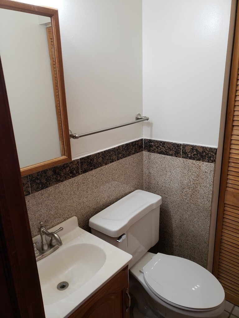 Tudor Park Apartments in Morris, IL