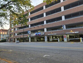 328 Thompson St, Unit B in Ann Arbor, MI - Building Photo - Building Photo