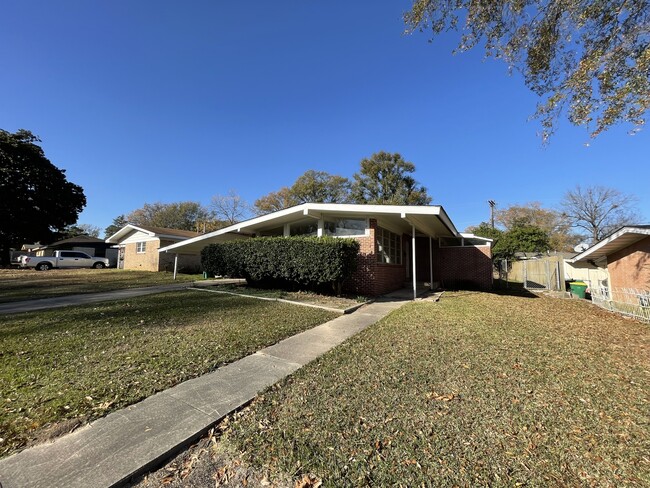 2704 Charlotte St in Texarkana, TX - Building Photo - Building Photo
