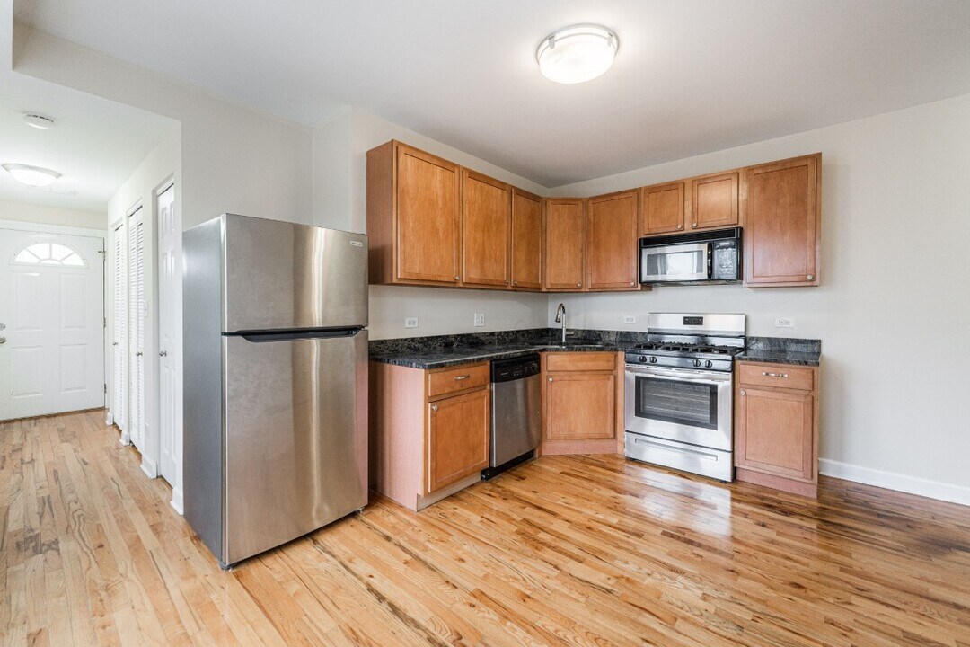 4606 N Monticello Ave, Unit 3N in Chicago, IL - Foto de edificio