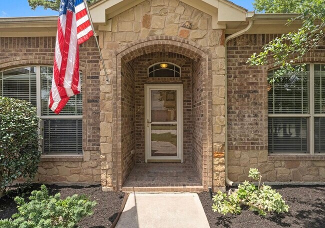 12822 Lakeshore Dr in Montgomery, TX - Foto de edificio - Building Photo