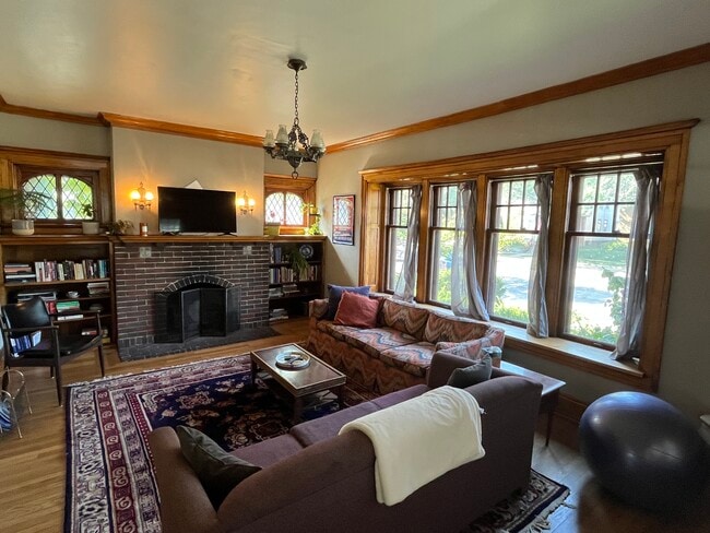 1202 S Layton Blvd in Milwaukee, WI - Building Photo - Building Photo