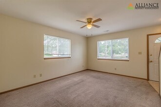 928 Moro St in Manhattan, KS - Building Photo - Building Photo