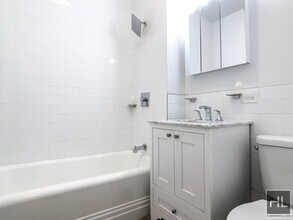 EAST 72 STREET in New York, NY - Building Photo - Building Photo