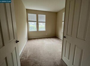 911 Madrone Ave in Vallejo, CA - Building Photo - Building Photo