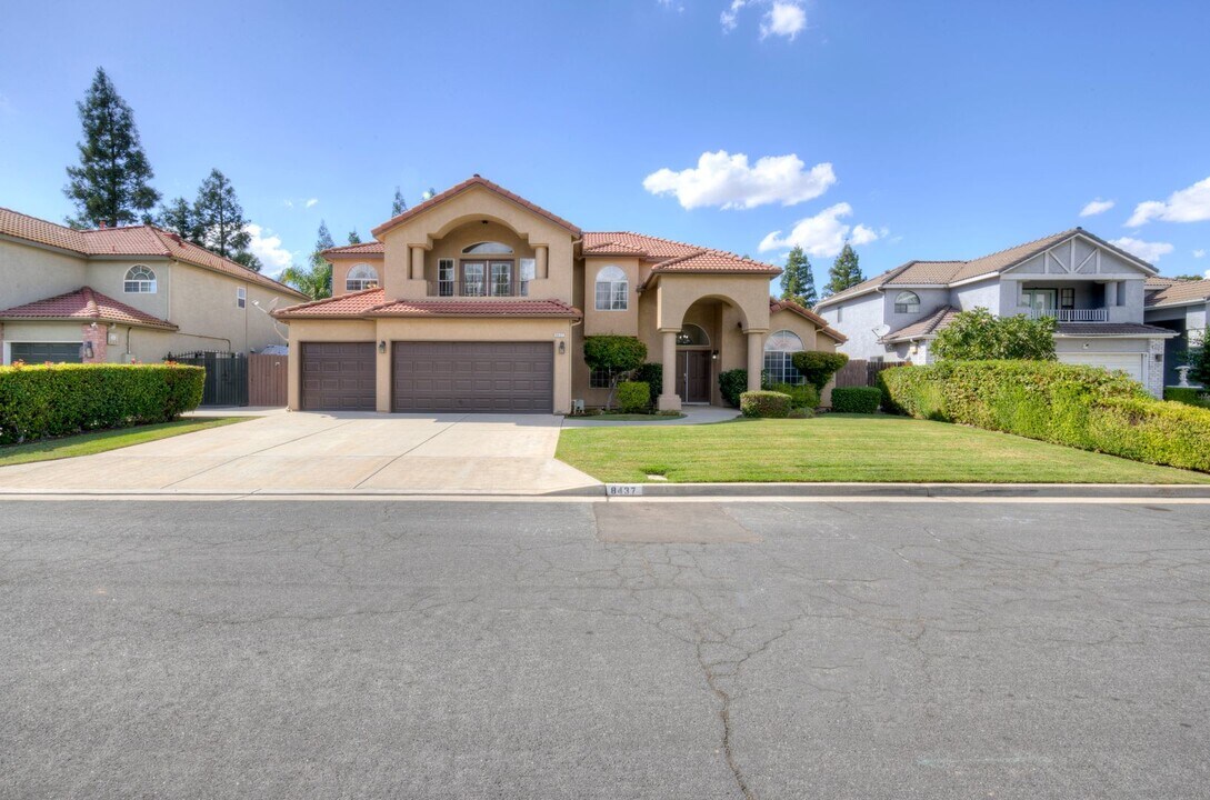 8437 N Recreation Ave in Fresno, CA - Building Photo