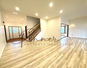 625 NE St Andrews Cir in Lee's Summit, MO - Building Photo - Building Photo