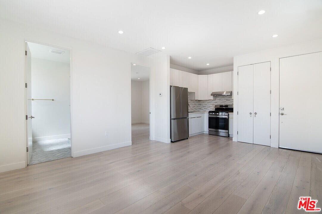 5537 W 3rd St in Los Angeles, CA - Building Photo