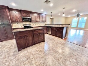 7017 Caldwell St in Hitchcock, TX - Building Photo - Building Photo