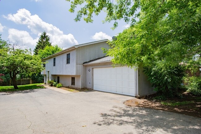 213 W Winchester Rd in Libertyville, IL - Building Photo - Building Photo