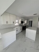 11755 SW 37th St in Miami, FL - Building Photo - Building Photo