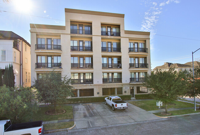 Memorial Park Mid-Rise in Houston, TX - Foto de edificio - Building Photo