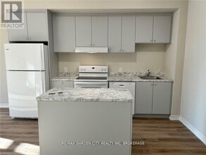 50 Herrick Ave in St Catharines, ON - Building Photo - Building Photo