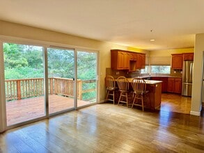 142 Pine Canyon Rd in Salinas, CA - Building Photo - Building Photo