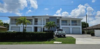 4425 SW Santa Barbara Pl in Cape Coral, FL - Building Photo