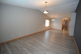 3305 7th St NW in Rochester, MN - Building Photo - Building Photo