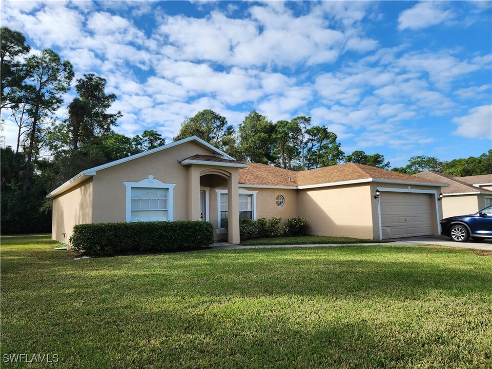 14980 Coopers Hawk Way in Ft. Myers, FL - Building Photo