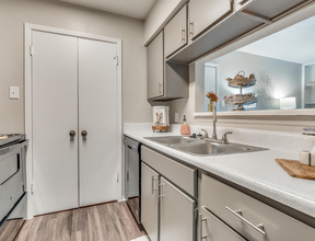 12136 Jollyville Rd in Austin, TX - Building Photo - Building Photo