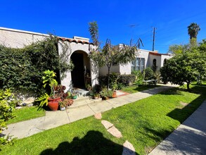 Melrose Bungalows in Los Angeles, CA - Building Photo - Primary Photo