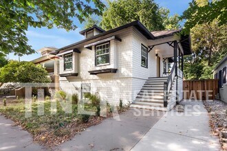 2019 D St in Sacramento, CA - Building Photo - Building Photo